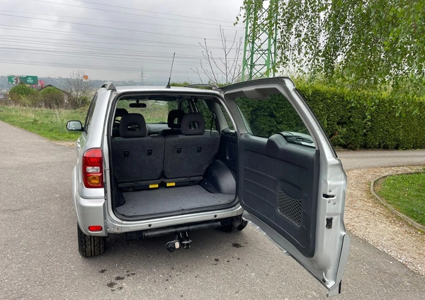 Toyota RAV4 cena 15900 przebieg: 219000, rok produkcji 2003 z Sobótka małe 137
